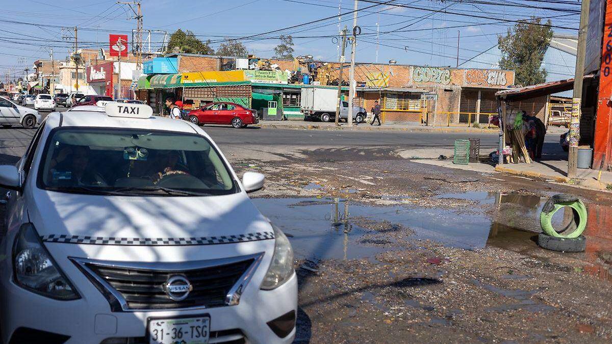 fuga de agua en calle Tercera Sur #100, casi esquina con avenida Cereales (1)